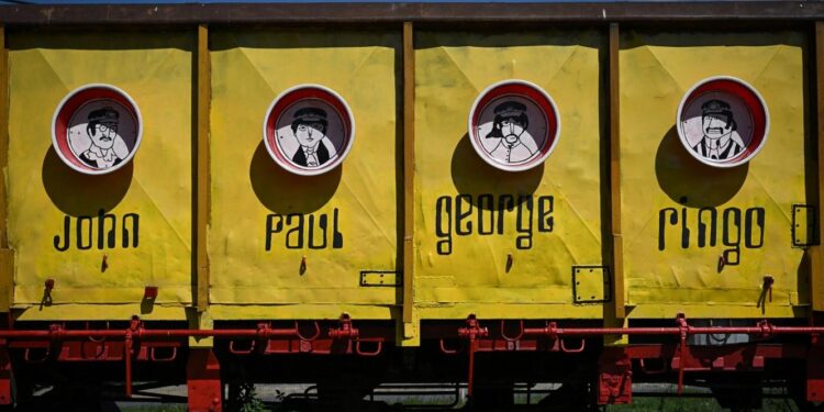 فرقة “بيتلز” تعيـــد إنتاج أغنيات بالذكاء الاصطناعي