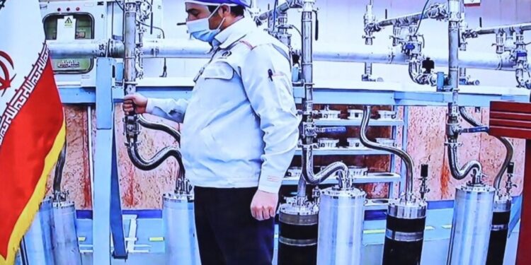 نووي إيران يتــــوارى خلف نزاع (إسرائيل وحماس)