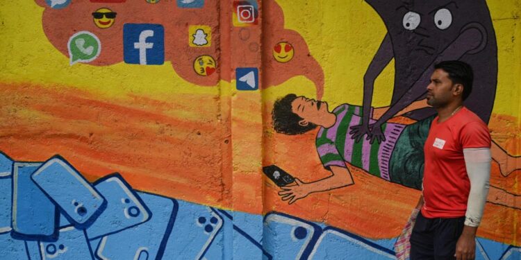 التكنولوجيا تلف حبل “المرض النفسي” حول رقاب المستخدمين