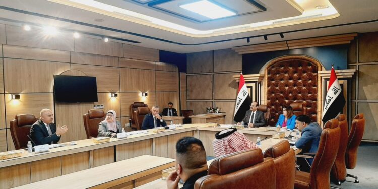 اتفاق على تعييــن 500 من الفاحصين في وزارة الدفاع