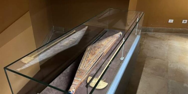 عرض قطعا أثرية للملك توت عنخ آمون في متحف شرم الشيخ