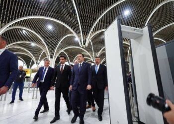 السوداني يصل إلى طهران