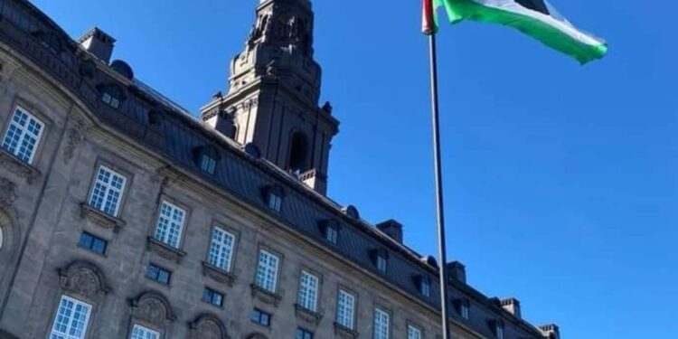 علم فلسطين يرفرف في شوارع أوروبا .. للأسبوع الرابع