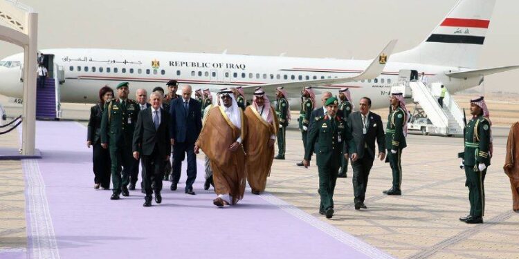 رئيس الجمهورية يصل الى الرياض