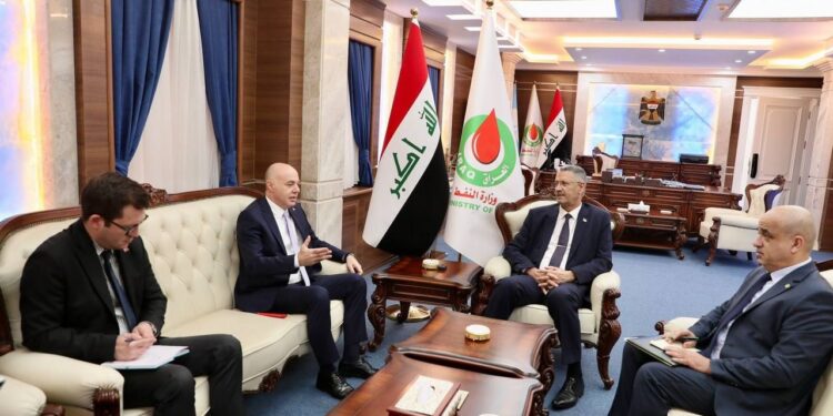 وزير النفط يلتقي السفير التركي