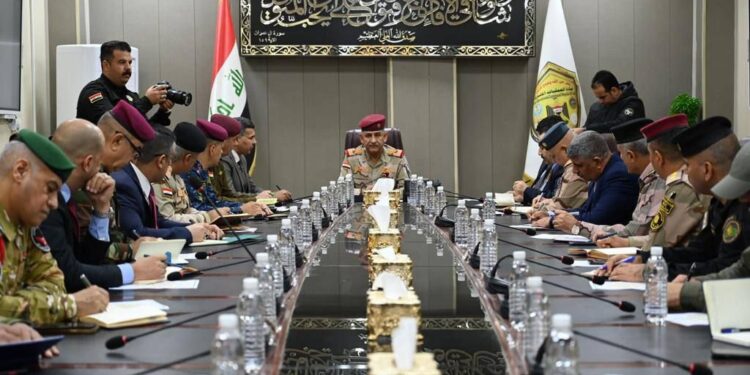 نائب قائد العمليات المشتركة يشيد بدور خلية الاعلام الأمني واهميتها في “توحيد الخطاب الإعلامي”