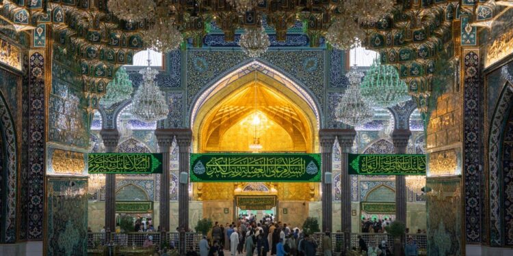 تزييــن مرقد الامام الحسين (عليه السلام) في ذكرى ولادة السيدة زينب (عليها السلام)