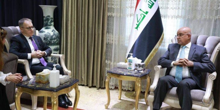 وزير الصحة يلتقي السفير الايطالي