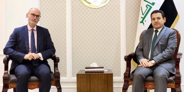 الأعرجي يلتقي السفير البريطاني ,, البحث في ملف مخيم الهول السوري