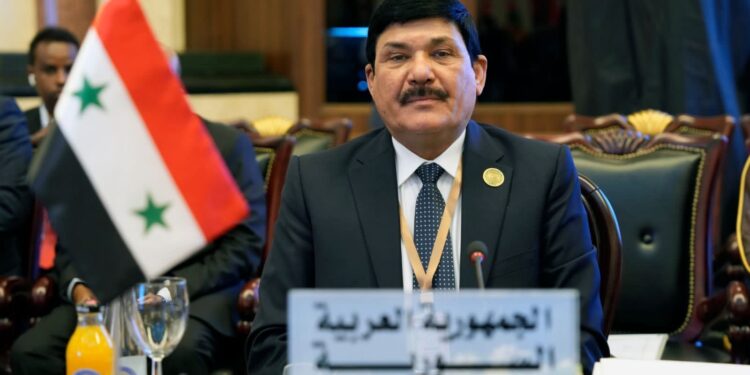 السفير السوري يعلن رفع الموافقة المسبقة عن العراقيين الراغبين بزيارة سوريا