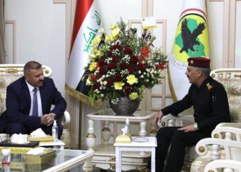 وزير الداخلية يقدم التهاني لرئيس جهاز مكافحة الارهاب وقائد عمليات بغداد