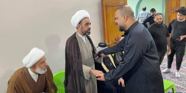 رجل دين يتعهد للصدر بخلع الزي الحوزوي وترك “العقائد الفاسدة”