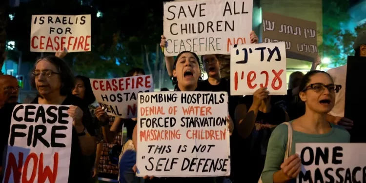 مباحثات لتبــادل “نساء وأطفال” .. صفقة الأسرى والرهائن بين حماس وإسرائيل