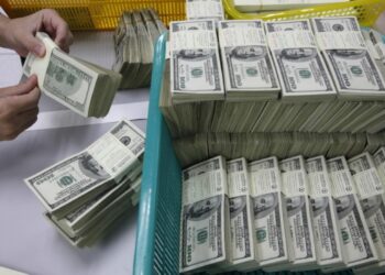 البنك المركزي العراقي يتحرك نحو الفدرالي الامريكي لــ”زيادة حولاته من الدولار”