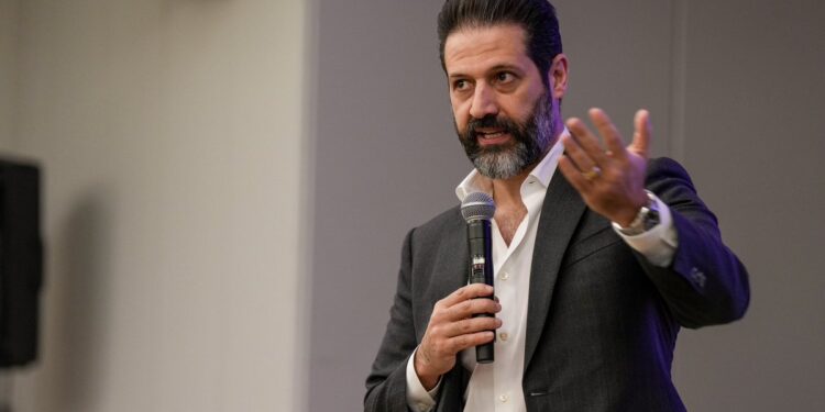 قوباد طالباني .. الدستور أصبح كـ”قائمة طعام”