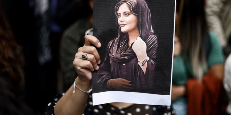 ايران تمنع عائلة مهسا أميني من السفر لــ”تسلم جائزة ساخاروف”