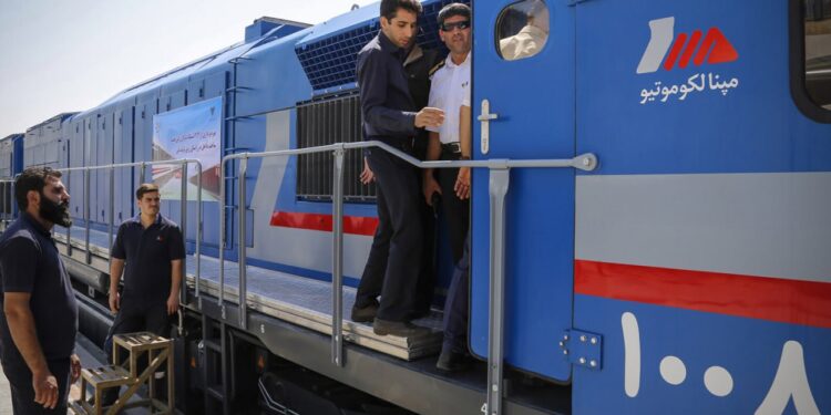 الاعلان عن انطلاق أول رحلة قطار بين طهران وكربلاء