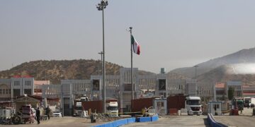 ايران توقف النشاط التجاري لمنفذ الشلامجة الحدودي