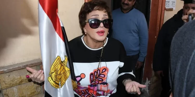 الفنانة لبلبة أمام القضاء لـ”تصويتها مرتين” بانتخابات الرئاسة المصرية