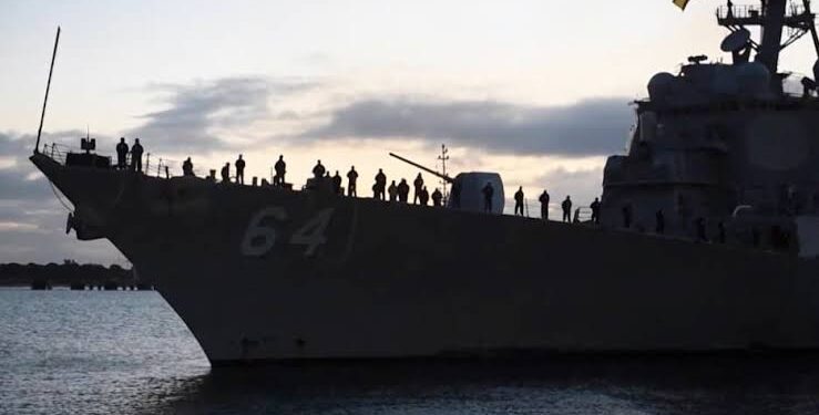 هجوم جديد يستهدف ناقلة نفط وواشنطن تسقط مسيرة في البحر الأحمر