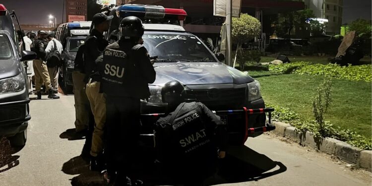 باكستان .. مقتل وإصابة 8 أشخاص بهجوم مزدوج استهدف الشرطة