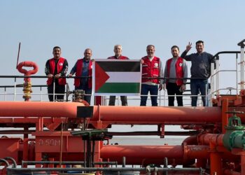 ارسال 10 ملايين لتر من الوقود إلى فلسطين