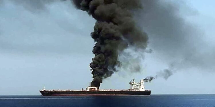 البيت الأبيض يتهم إيران بــ”التخطيط” لعمليات الحوثيين في البحر الأحمر