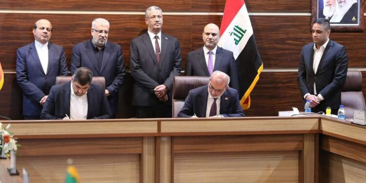 العراق وإيران يتفقــــان على “تشكيــــل لجان” لإدارة الحقول النفطية المشتركة”