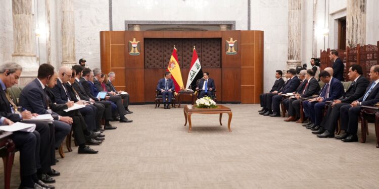 السوداني يلتقي عدداً من رجال الأعمال وممثلي الشركات الإسبانية ورجال الاعمال العراقيين بحضور رئيس الوزراء الإسباني