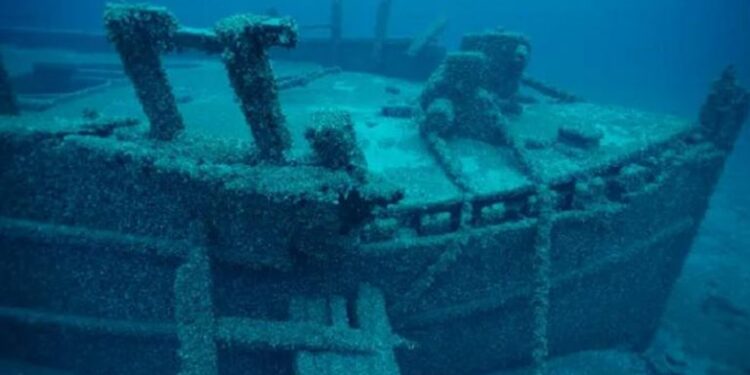 بلح البحر يكشف سراً عمره 130 عاماً تحت الماء