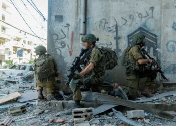 غزة .. القتال يستعر والجيش الإسرائيلي يعلن عن عملية برية في معبر كرم سالم