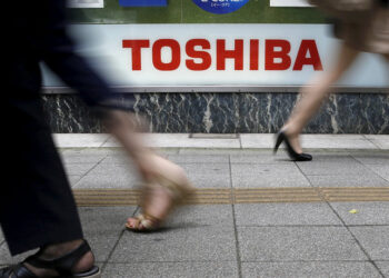 شركة “توشيبا” تودع البورصة اليابانية