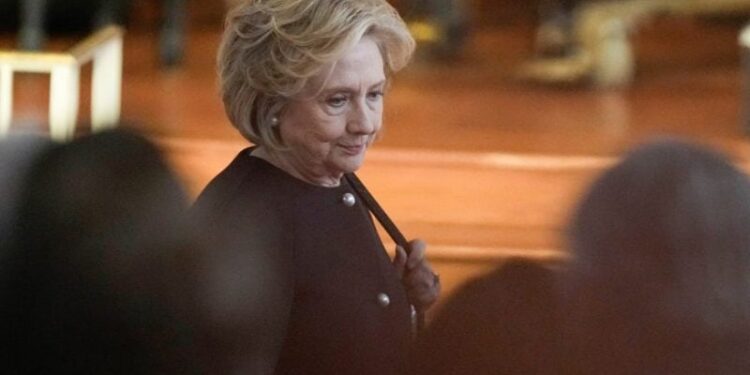 هيلاري كلينتون تدعو لإصـــلاح قطاع التأمين في (كوب28)