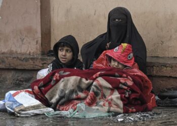 ازدياد ظاهرة “المتسوّلين من جنسيات مختلفة” قرب المراقد الدينية في العراق
