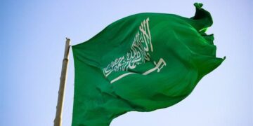 السعودية تنصح مواطنيها بـــ”تجنب السفر” إلى 3 دول عربية