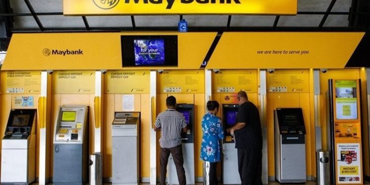 ماليزيا.. خطأ بنكي يحول سيدة إلى مليونيرة