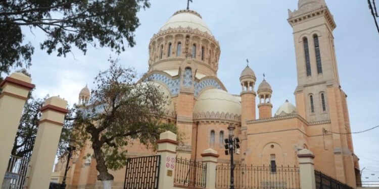 أول كنيسة كاثوليكية في أفريقيا باتت أيقونة للتعايش