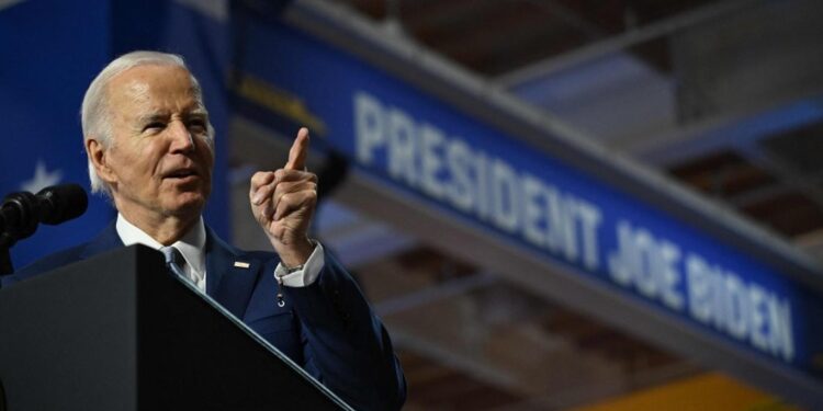 بايدن يتجاهل أسئلة حول اتهام نجله “بالتهرب الضريبي”