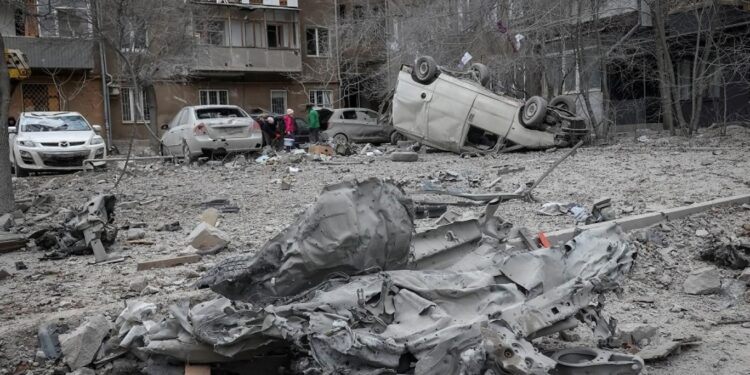 أوكرانيا .. صواريخ روسية تقتل شخصا وتلحق أضرارا بخطوط كهرباء