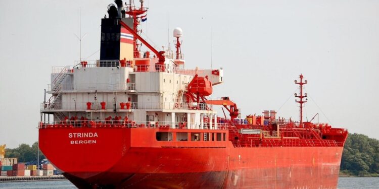 صاروخ حوثي يصيب ناقلة نفط نرويجية قبالة ساحل اليمن