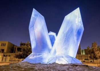 صوت شجرة العرب الأولى ضد الفناء … “نخيل في عناق أبدي”