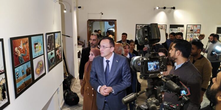 السفير الفلسطيني يفتتح معرض “الكاركاتير الدولي” في بغداد