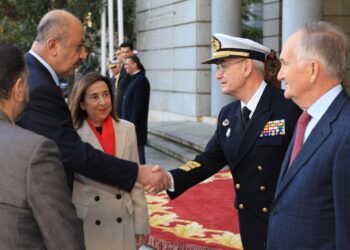 وزير الدفاع يصل إلى المملكة الإسبانية