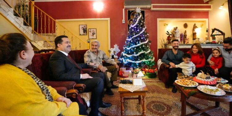 السوداني يزور أسراً مسيحية في بغداد ويشاركها الاحتفال بأعياد الميلاد