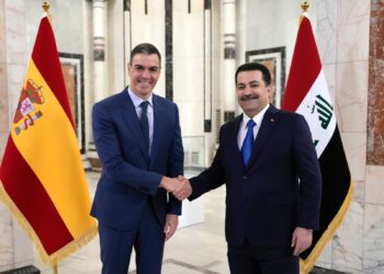 مراسم استقبال رسمي واجتماعات موسعة مع سانشيز في بغداد