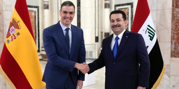 مراسم استقبال رسمي واجتماعات موسعة مع سانشيز في بغداد