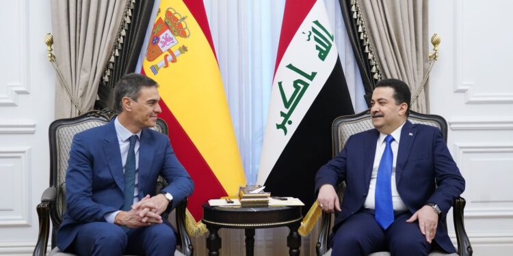 مراسم استقبال رسمي واجتماعات موسعة مع سانشيز في بغداد