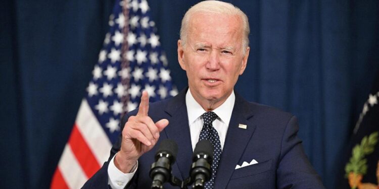 بايدن أمر بشنِّ ضربات على ثلاثة مواقع بالعراق