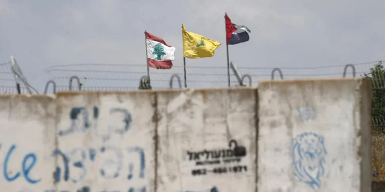 مسؤول الاستخبارات الفرنسية يطالب بمنطقة عازلة جنوب لبنان ويهدد “بالبند السابع”