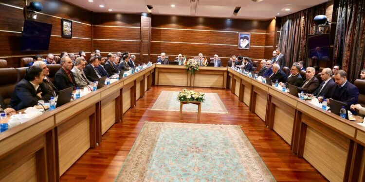 وزير النفط يبحث الفرص الاستثمارية مع رؤساء “الشركات الايرانية”